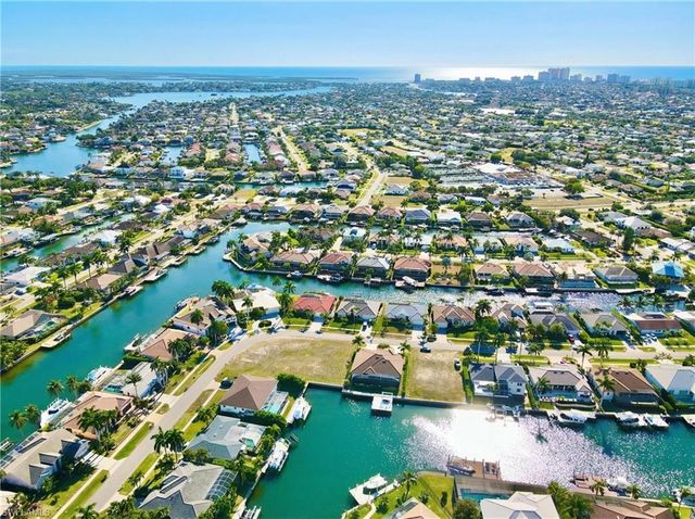 1540 Buccaneer CT, Marco Island, FL 34145