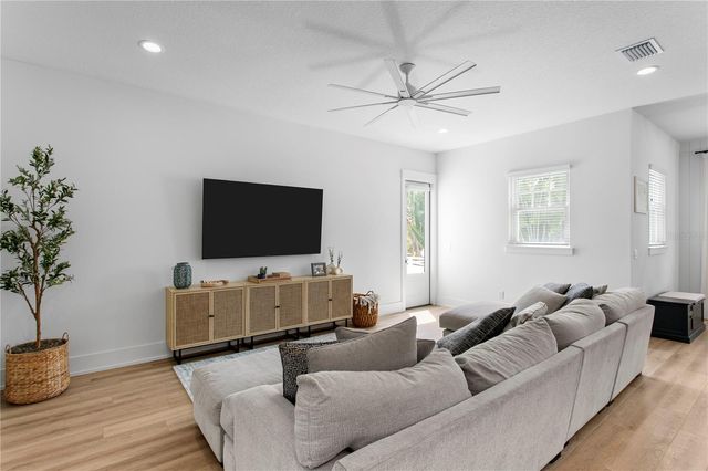 1223 5TH STREET S, St Petersburg, FL 33701