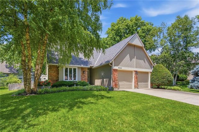 8520 Darnell Street, Lenexa, KS 66215