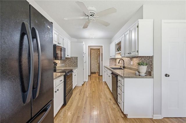 8520 Darnell Street, Lenexa, KS 66215