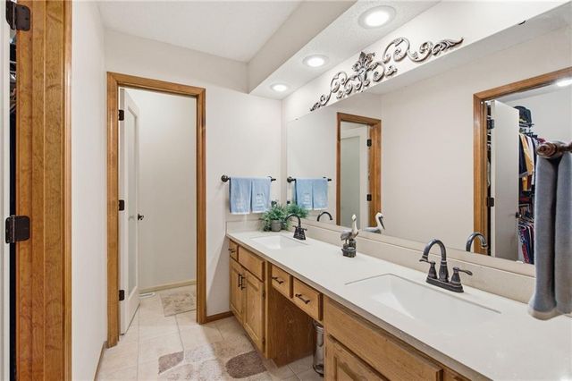 8520 Darnell Street, Lenexa, KS 66215