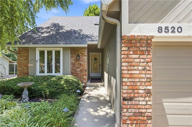 8520 Darnell Street, Lenexa, KS 66215