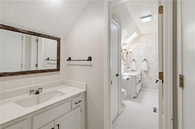 8520 Darnell Street, Lenexa, KS 66215