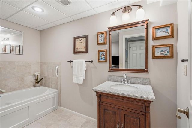 8520 Darnell Street, Lenexa, KS 66215