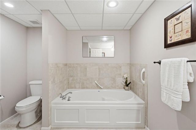 8520 Darnell Street, Lenexa, KS 66215