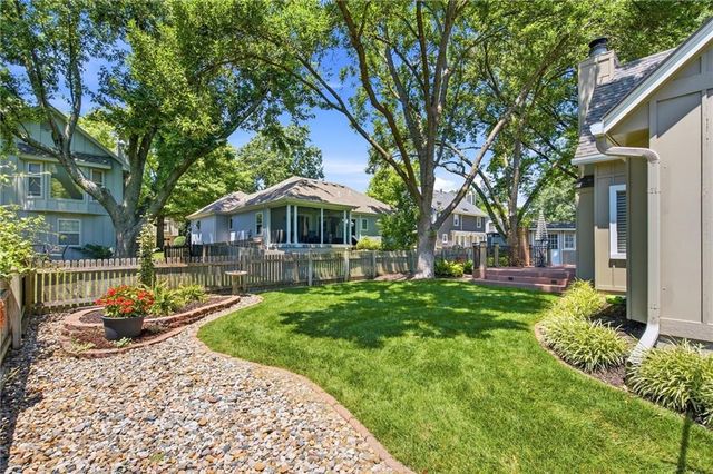 8520 Darnell Street, Lenexa, KS 66215