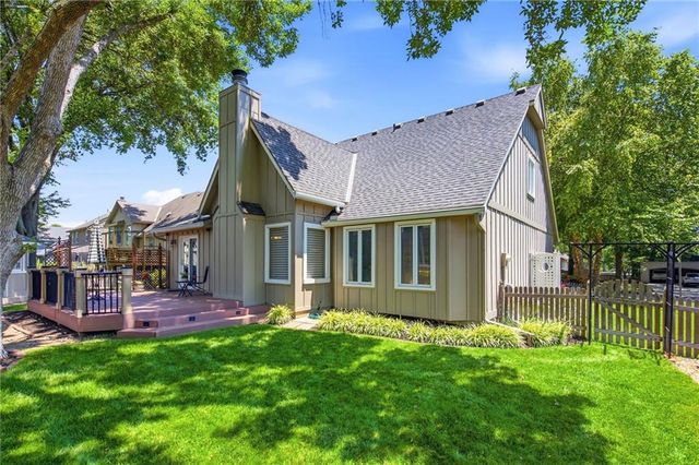 8520 Darnell Street, Lenexa, KS 66215