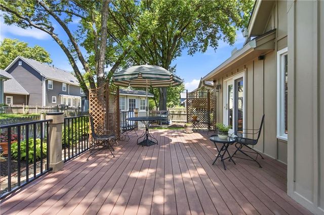 8520 Darnell Street, Lenexa, KS 66215