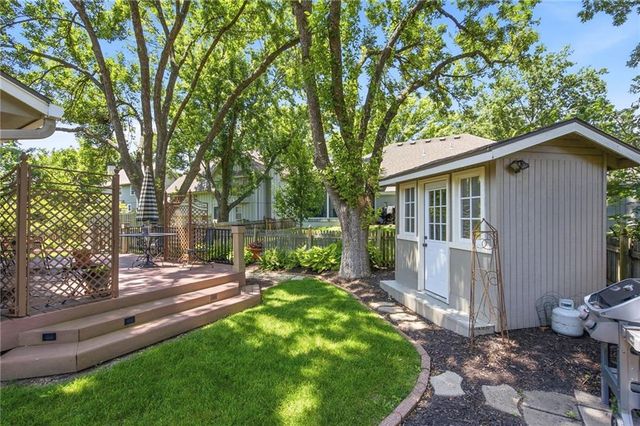 8520 Darnell Street, Lenexa, KS 66215