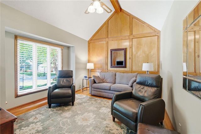 8520 Darnell Street, Lenexa, KS 66215