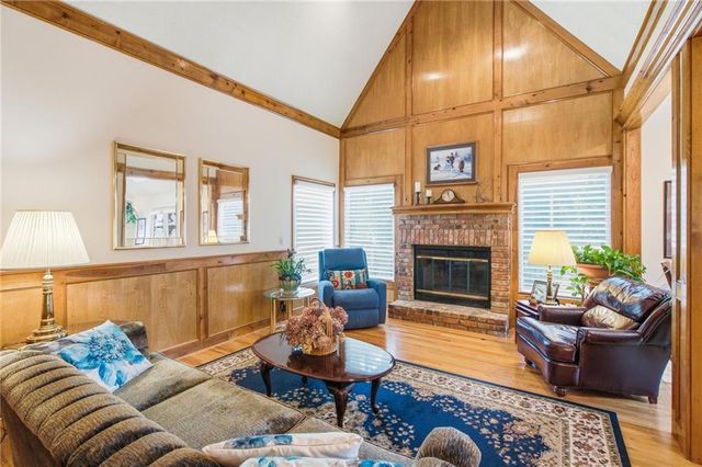 8520 Darnell Street, Lenexa, KS 66215