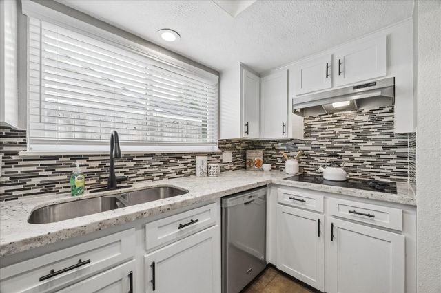 810 Halewood Drive, Houston, TX 77062