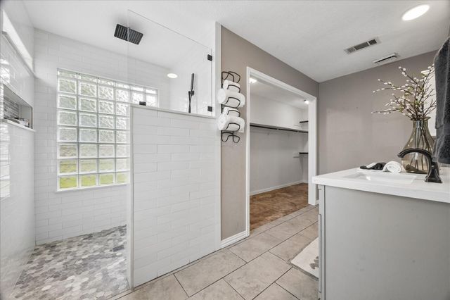 810 Halewood Drive, Houston, TX 77062