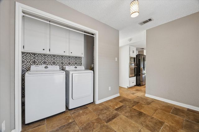 810 Halewood Drive, Houston, TX 77062