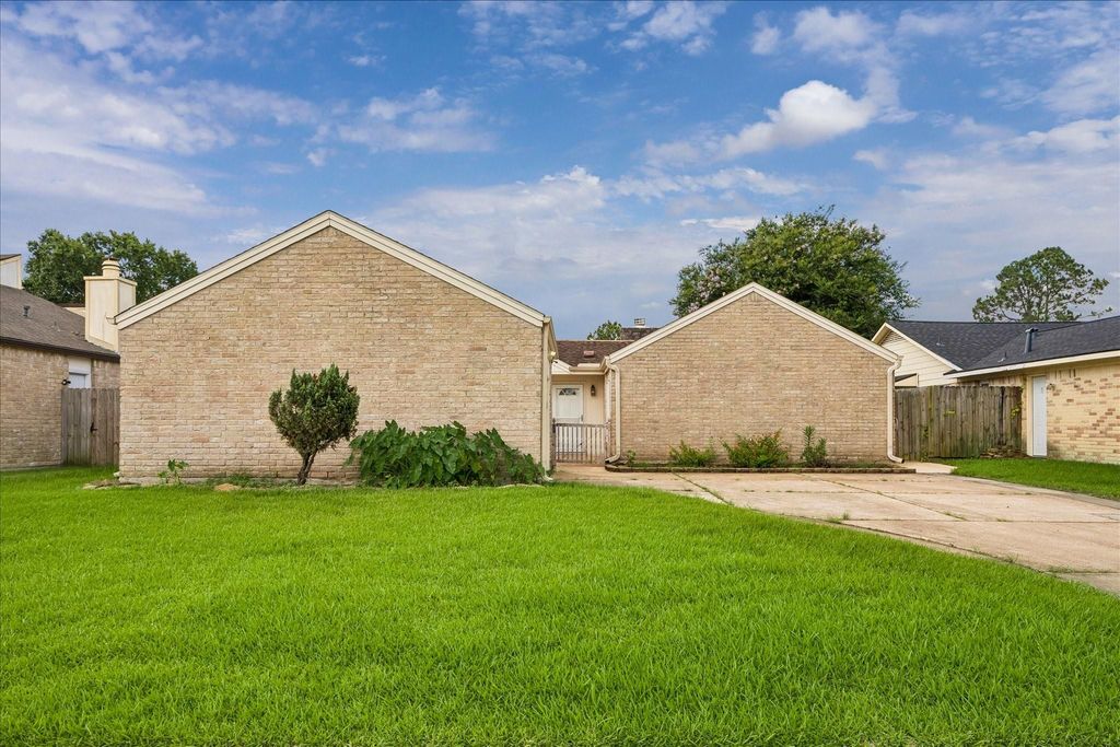 810 Halewood Drive, Houston, TX 77062