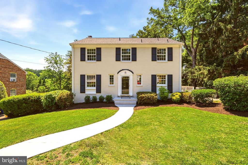 Image 1 of property listing at 7822 FULBRIGHT CT, Bethesda, MD 20817