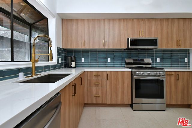 15170 Encanto Drive, Sherman Oaks, CA 91403