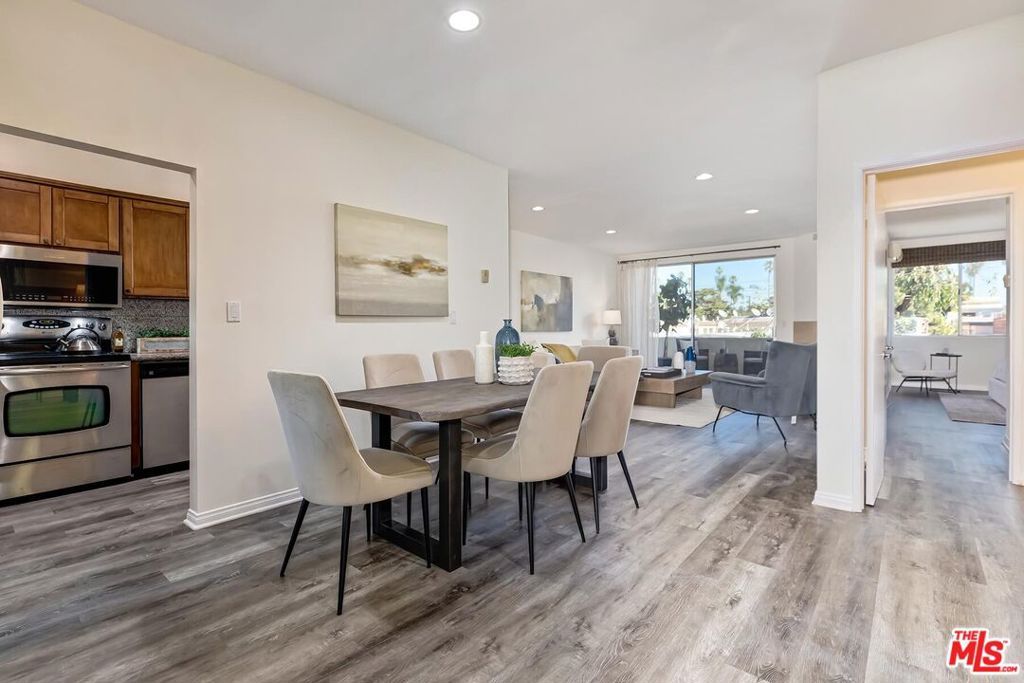 Image 10 of property listing at 901 10th Street 303, Santa Monica, CA 90403