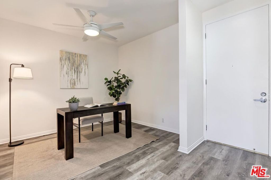 Image 17 of property listing at 901 10th Street 303, Santa Monica, CA 90403