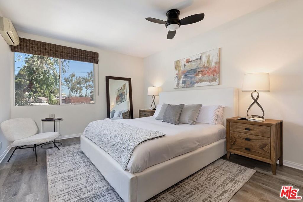 Image 18 of property listing at 901 10th Street 303, Santa Monica, CA 90403