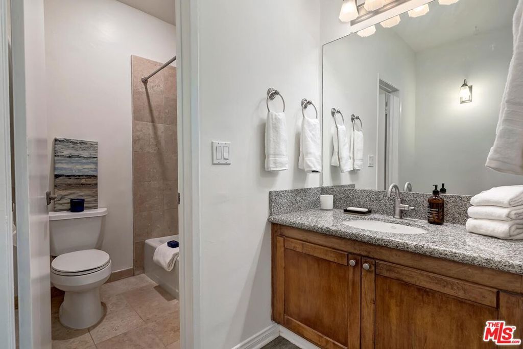 Image 19 of property listing at 901 10th Street 303, Santa Monica, CA 90403