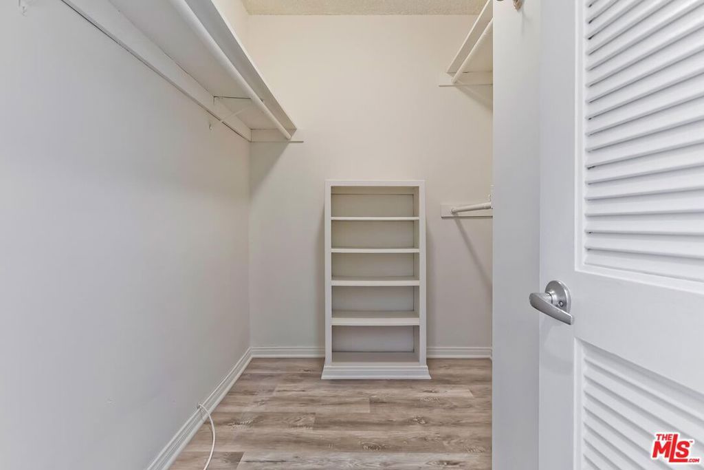 Image 21 of property listing at 901 10th Street 303, Santa Monica, CA 90403