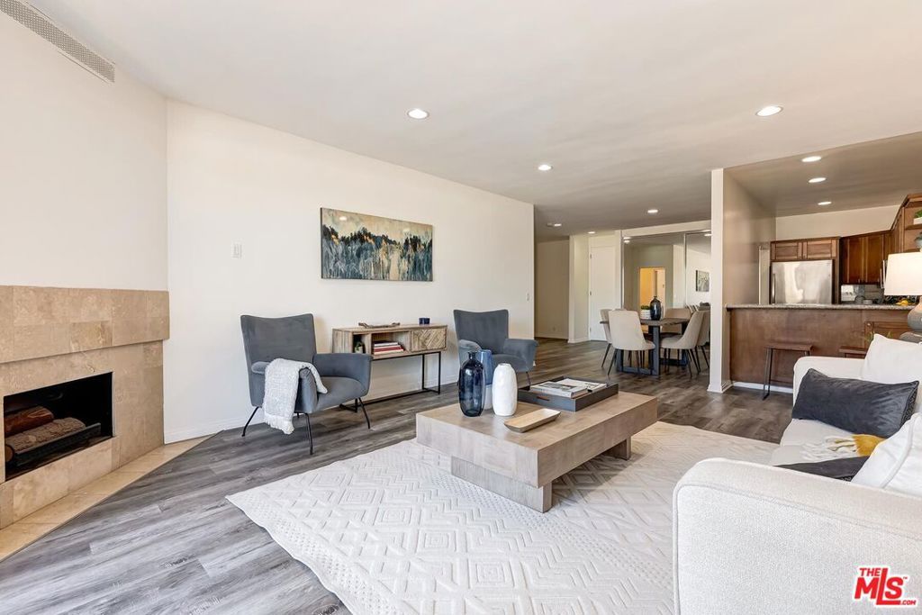 Image 7 of property listing at 901 10th Street 303, Santa Monica, CA 90403