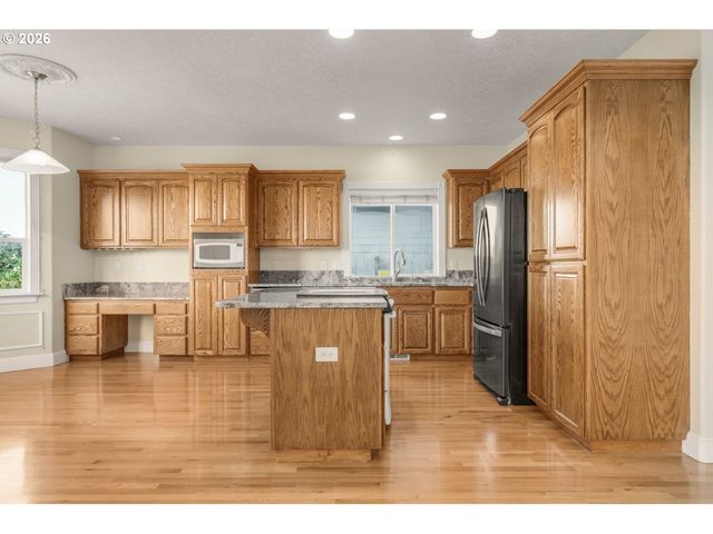 21223 Ne SHORE Dr, Fairview, OR 97024