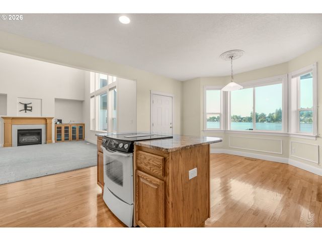 21223 Ne SHORE Dr, Fairview, OR 97024