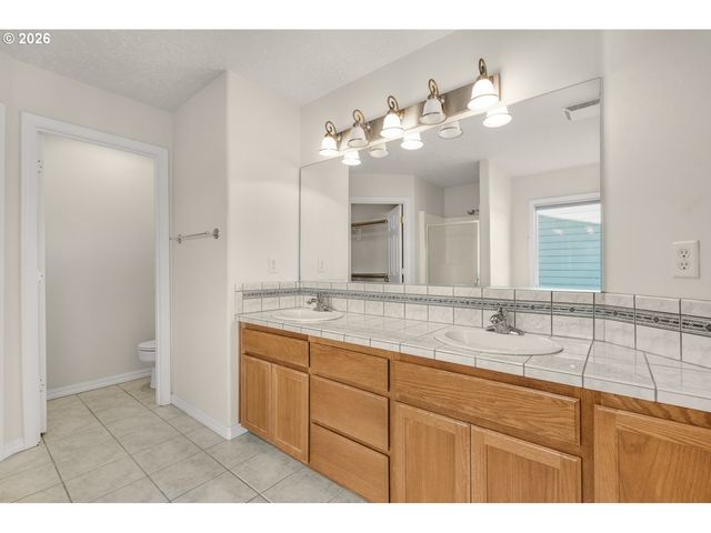 21223 Ne SHORE Dr, Fairview, OR 97024