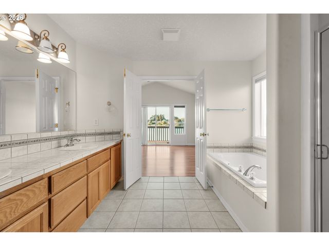 21223 Ne SHORE Dr, Fairview, OR 97024
