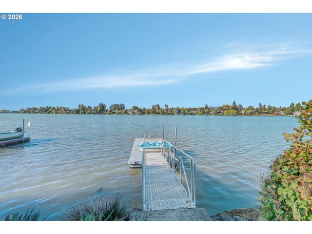 21223 Ne SHORE Dr, Fairview, OR 97024