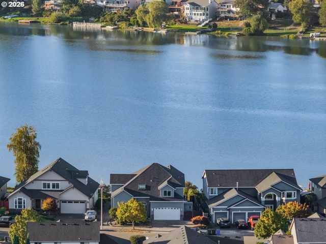 21223 Ne SHORE Dr, Fairview, OR 97024