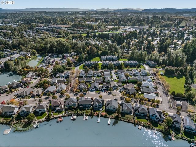 21223 Ne SHORE Dr, Fairview, OR 97024