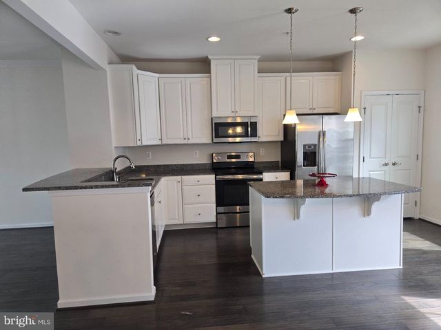 8109 SECLUDED LN, Dundalk, MD 21222