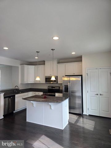 8109 SECLUDED LN, Dundalk, MD 21222