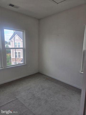 8109 SECLUDED LN, Dundalk, MD 21222