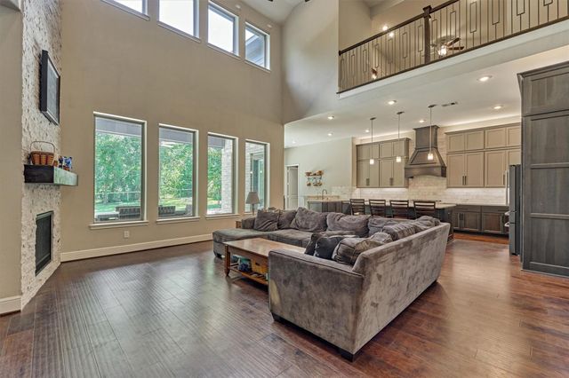 16707 Stonecrest Drive, Conroe, TX 77302