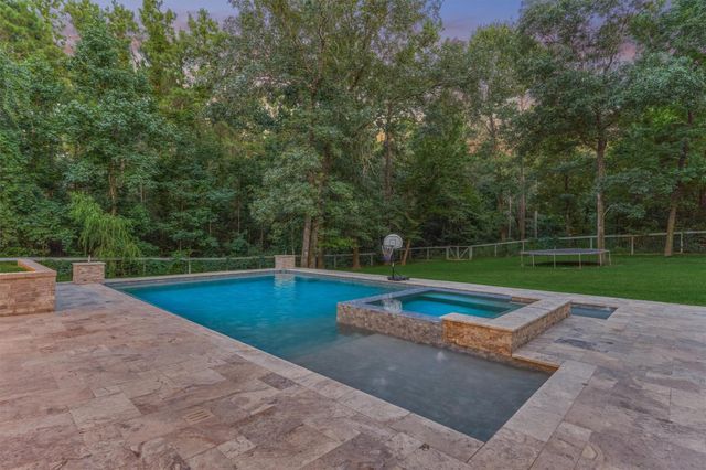 16707 Stonecrest Drive, Conroe, TX 77302