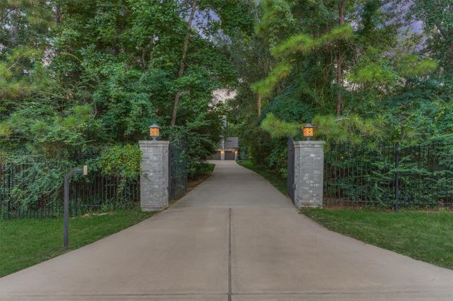 16707 Stonecrest Drive, Conroe, TX 77302