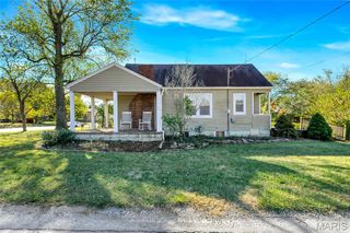 1212 N Moreland Road, Moro, IL 62067