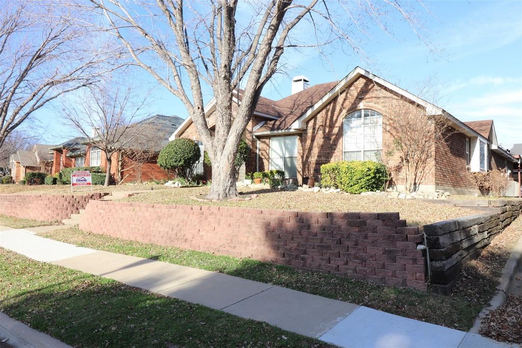 2117 Larkspur Drive, Carrollton, TX 75010