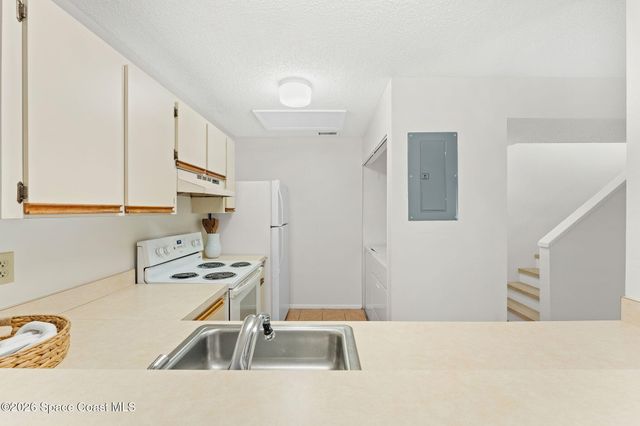 1430 Malibu Circle NE 111, Palm Bay, FL 32905