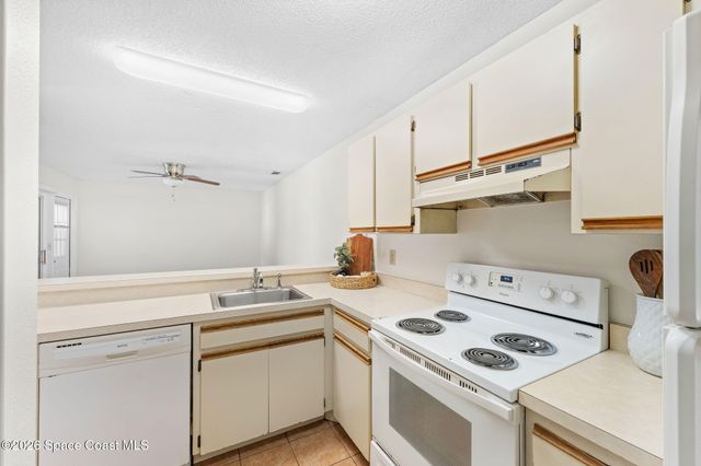 1430 Malibu Circle NE 111, Palm Bay, FL 32905