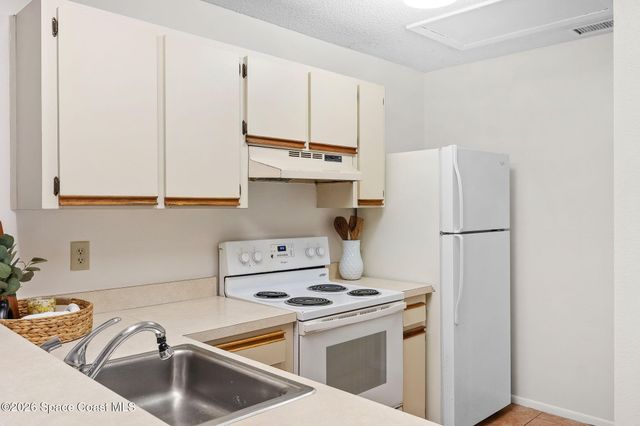 1430 Malibu Circle NE 111, Palm Bay, FL 32905