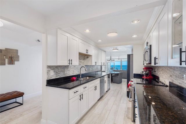 2900 GULF BOULEVARD 202, Belleair Beach, FL 33786