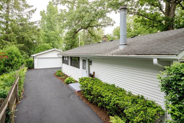 26 E Woodland Road, Lake Bluff, IL 60044
