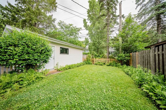 26 E Woodland Road, Lake Bluff, IL 60044