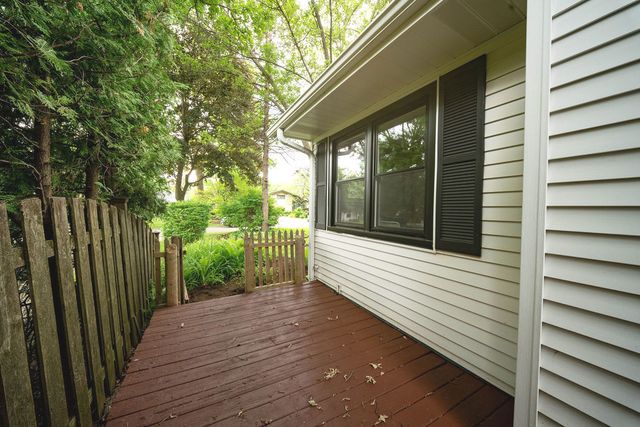 26 E Woodland Road, Lake Bluff, IL 60044