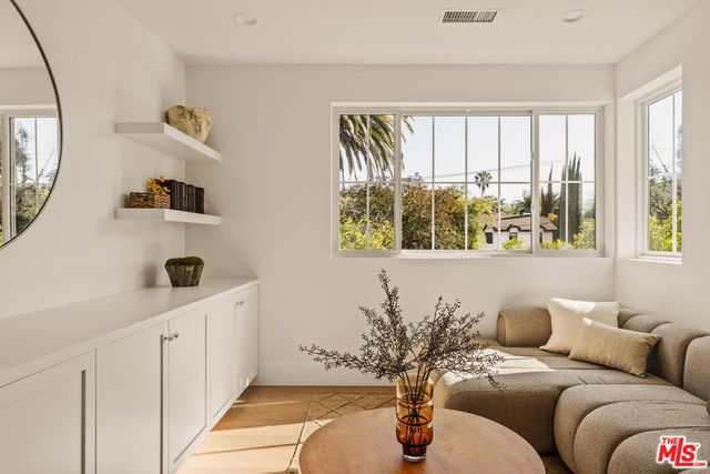 5109 Genesta Avenue, Encino, CA 91316